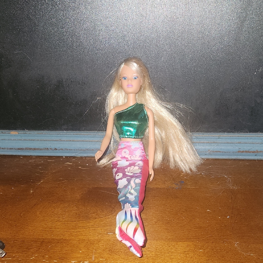 Blonde Fashion Doll with Green Metallic Top and Multicolor Skirt